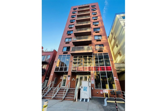 View of apartment building / complex