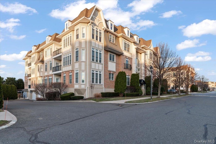 View of apartment building / complex