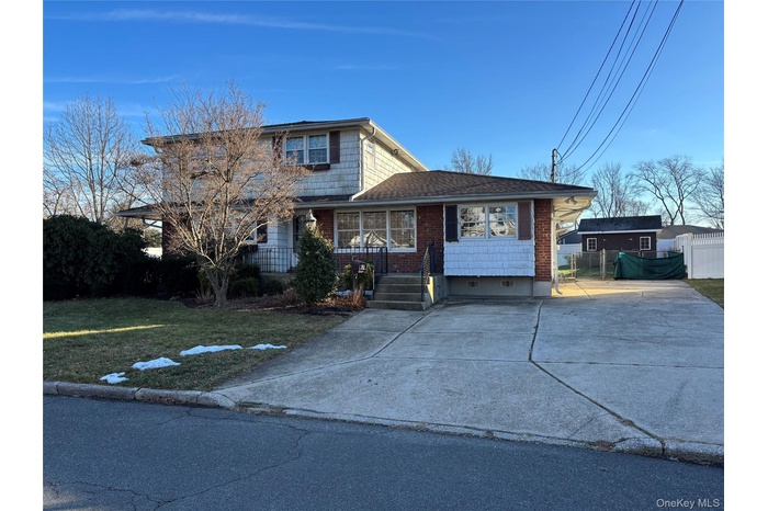 View of traditional-style house