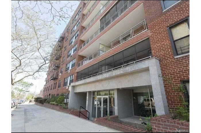 View of apartment building / complex