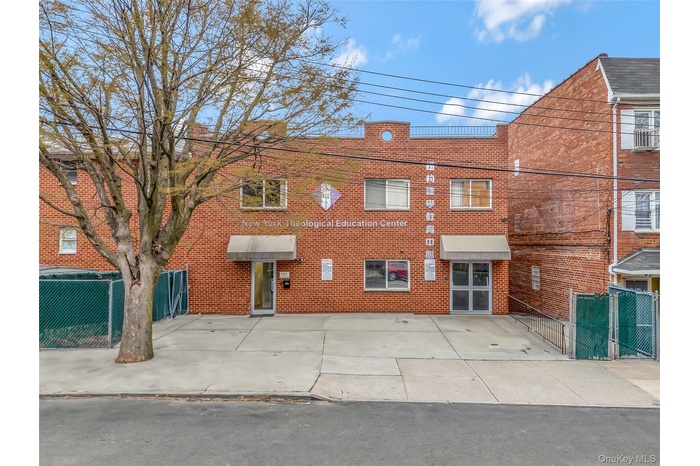 View of apartment building / complex