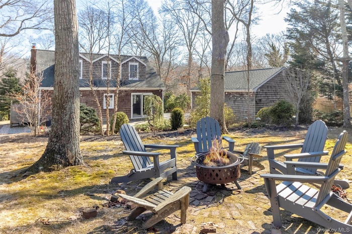 View of yard featuring an outdoor fire pit