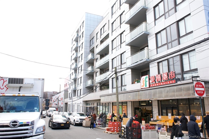 View of the apartment building / complex
