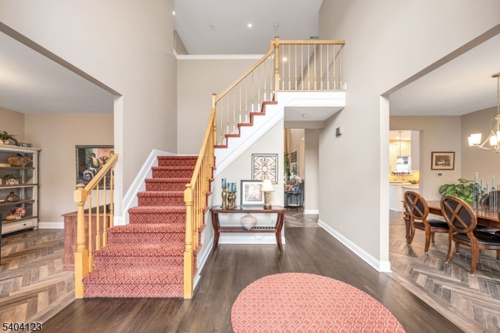 DRAMATIC TWO STORY FOYER