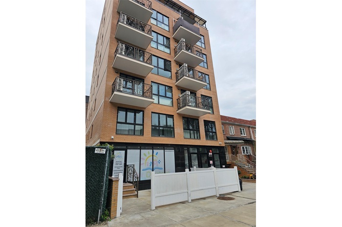 View of apartment building / complex