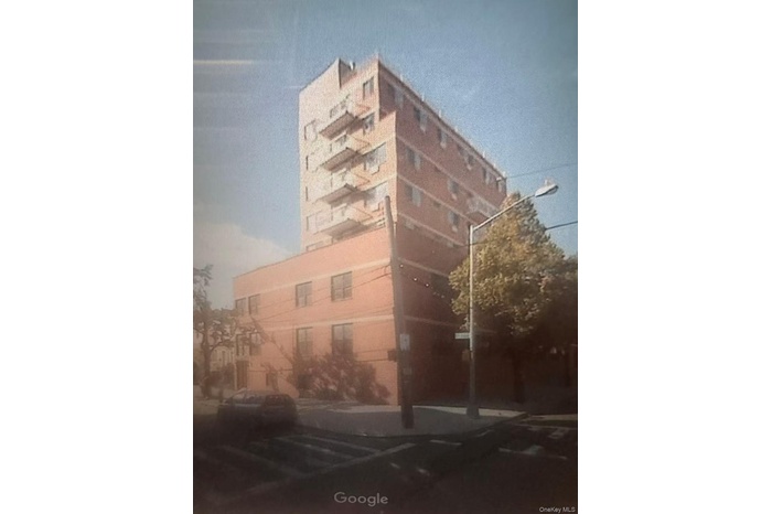 View of apartment building / complex