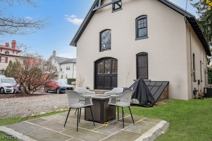 FABULOUS IN-TOWN SPACE!