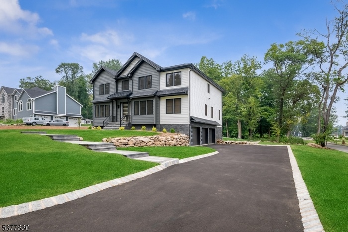 Corner View / Driveway