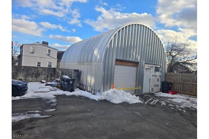 Garage/ Warehouse