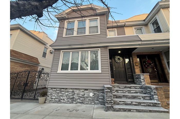 View of front facade with a porch