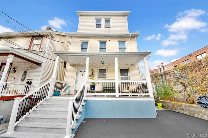 American foursquare style home with covered porch