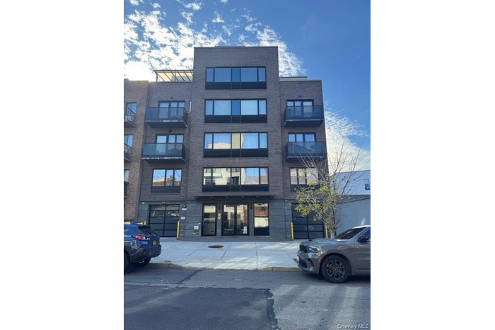 View of apartment building / complex