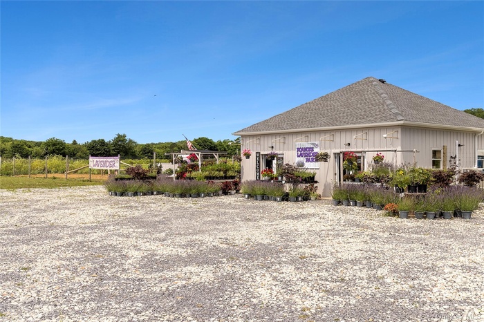 Farmstand 3360 Sound Avenue, Riverhead, NY