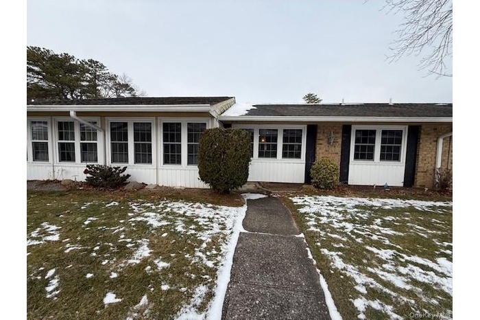 Ranch-style home with brick siding