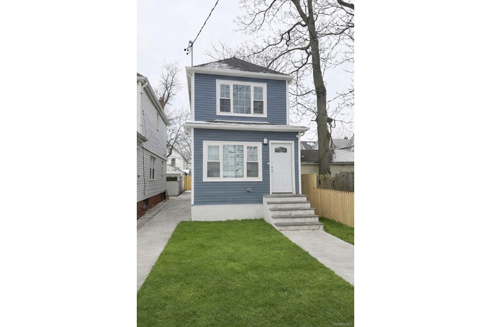 View of front of house with concrete driveway