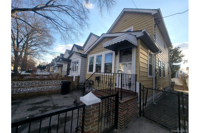 View of front facade with a gate and a fenced front yard