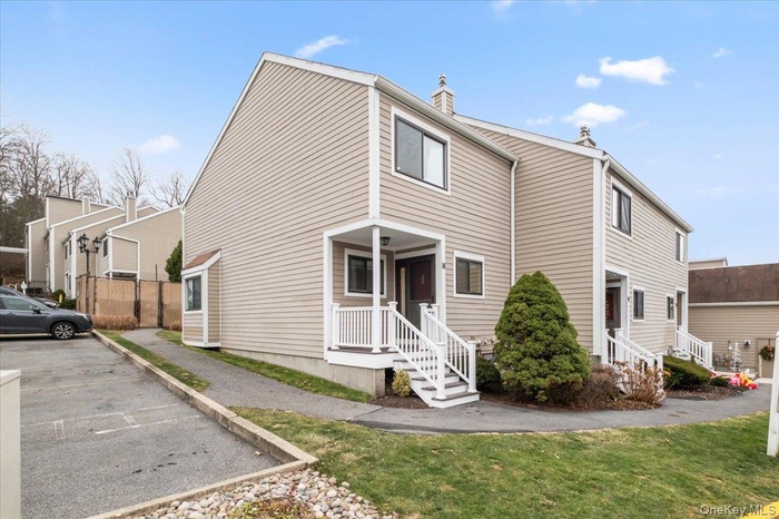 Welcome to 18 Park Dr a tri-level end units that awaits you!