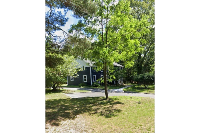 View of front facade with a front lawn