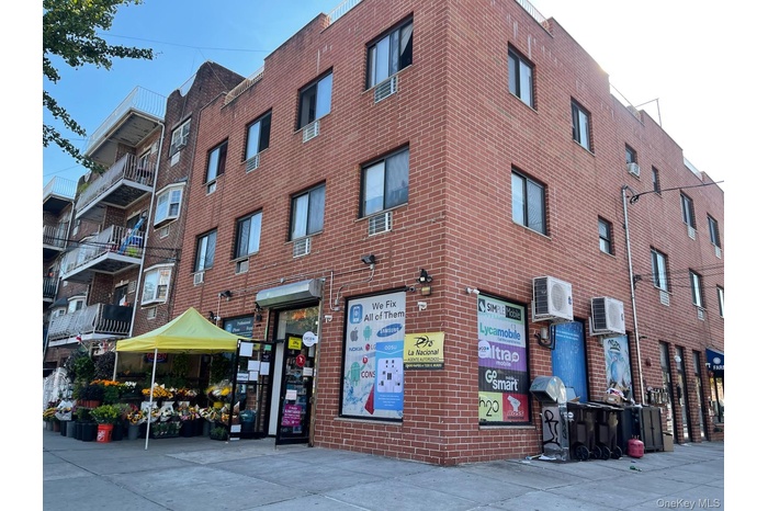 View of apartment building / complex