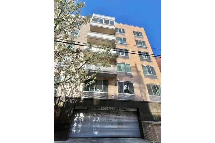 View of apartment building / complex