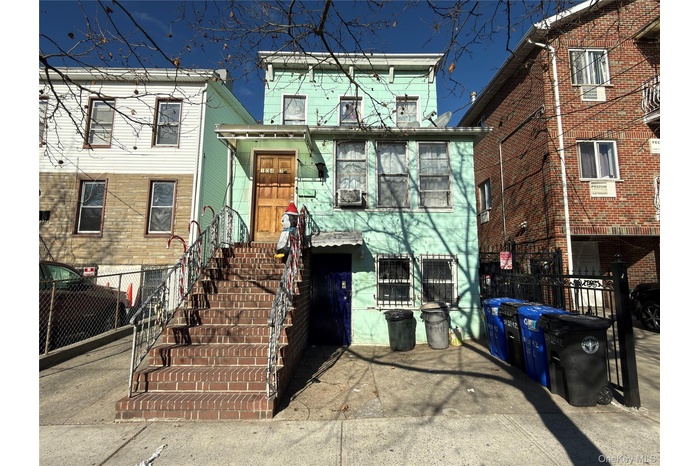 Italianate house featuring stairway