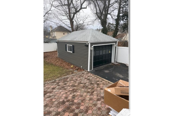 Detached Garage