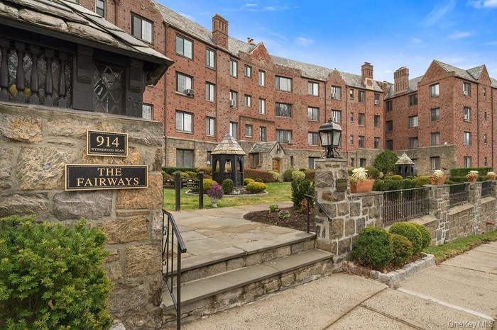 Welcome to 914 Wynnewood Road!