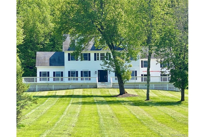 Home set way back off the road