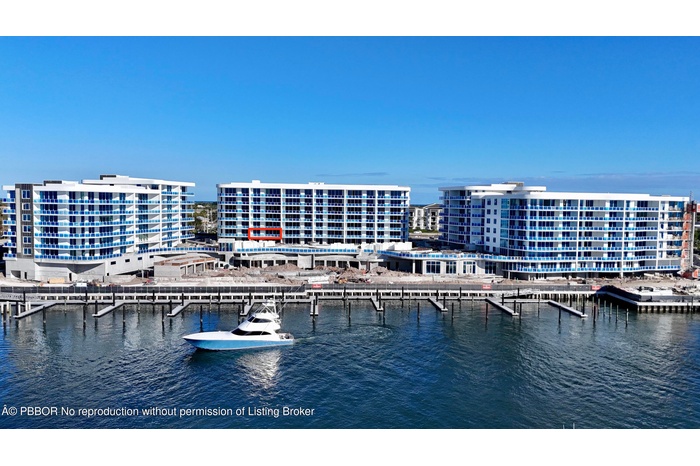 211 G is located on the second residential floor overlooking the amenities and intracoastal waterway