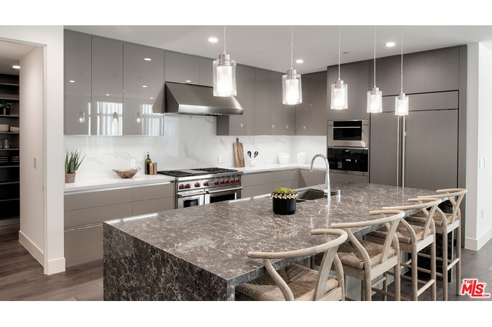 Photos are for illustrative pu