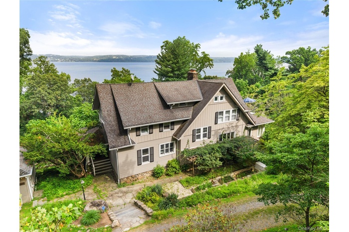 Welcome to 989 Route 9W!