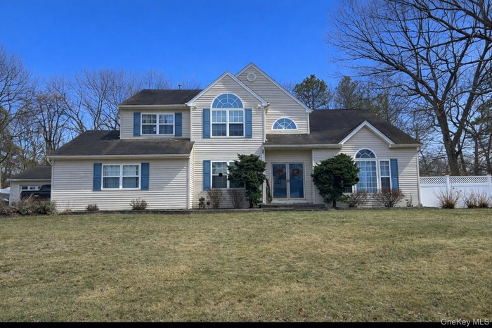 2 Daylilly Court, Middle Island