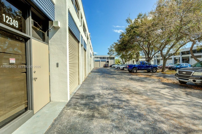 OFFICE SPACE ON THE SECOND FLOOR