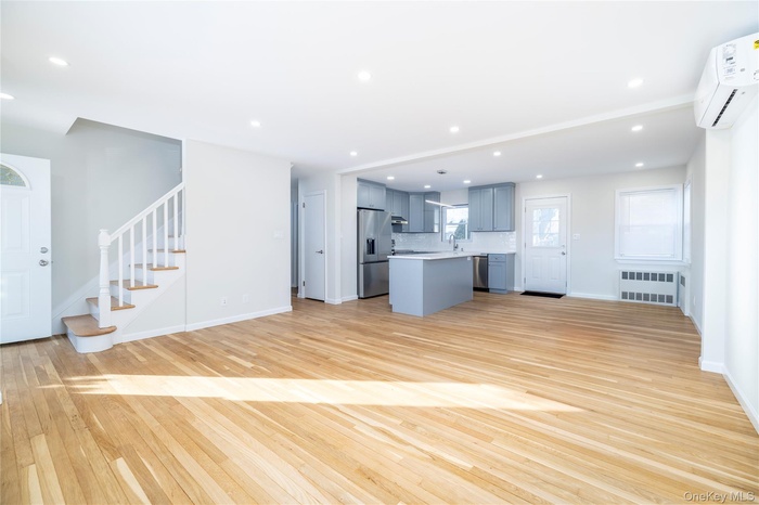 Open floor plan - kitchen/dining/living room