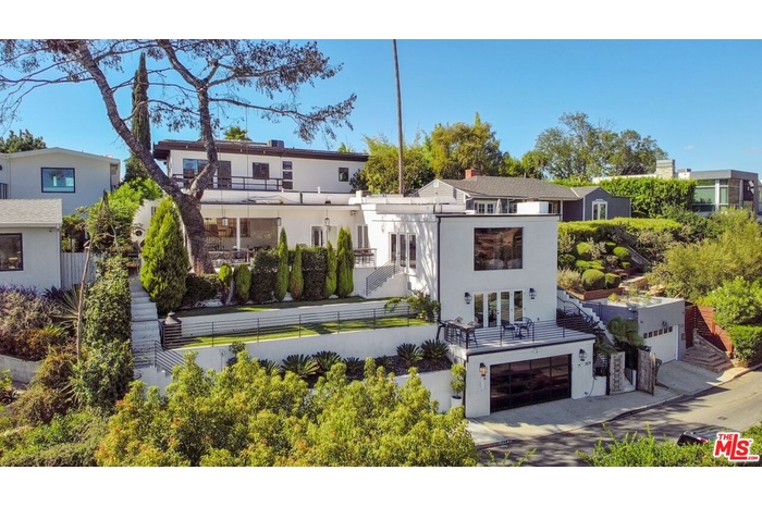 Fantastic Lake Hollywood