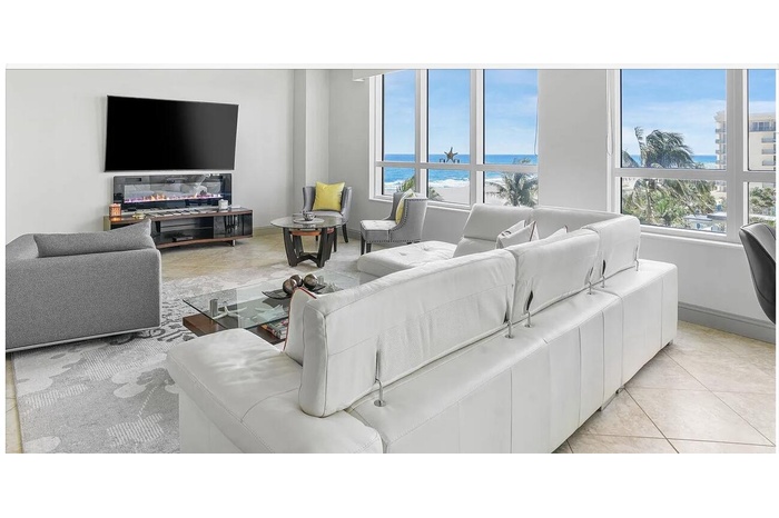 Beautiful Views of the Atlantic Ocean. Condo shows like a model.