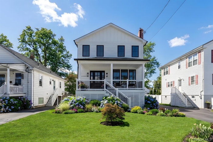 Virtually rendered landscaping.