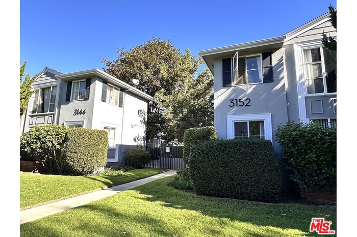 3144-3152 S Barrington Avenue