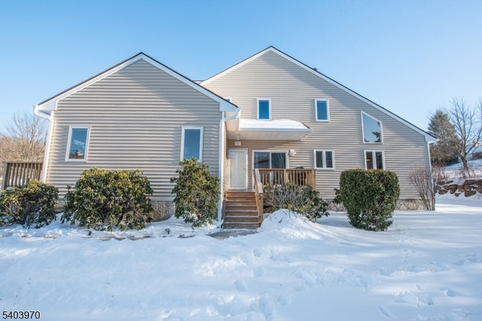 End Unit Outside Entry