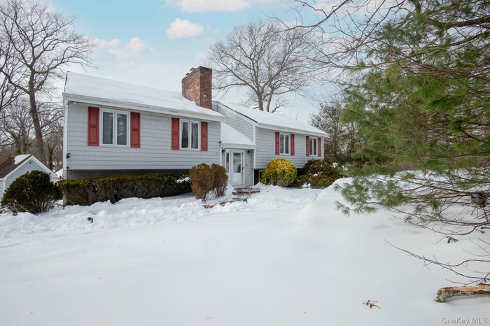 Welcome Home to 22 Glenview Ave Northport