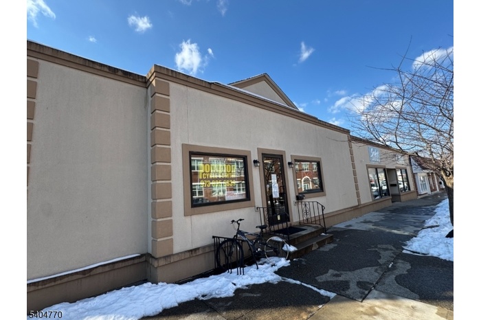 Front View Lakeside Ave