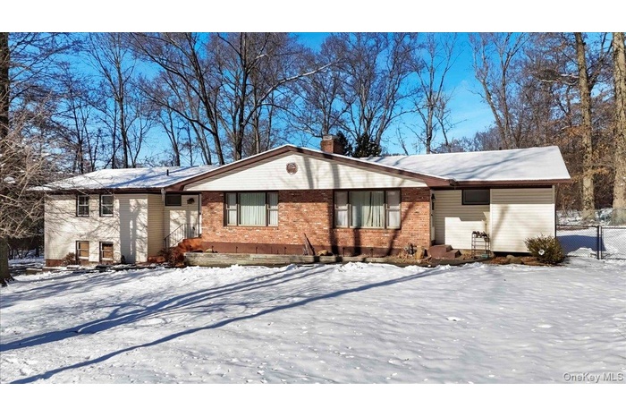 Welcome to 61 Rolling Ridge Road