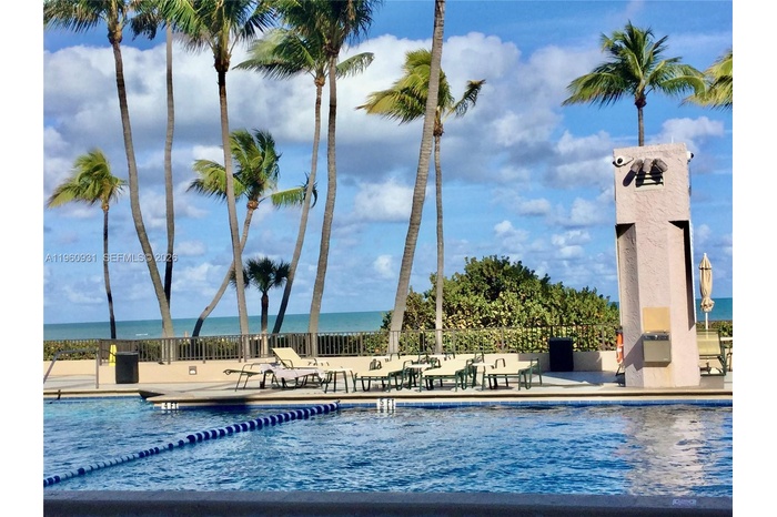 Imagine relaxing at a resort with easy beach access, complete with umbrellas and chairs. Plus, you’ll find pools, tennis courts, a beauty salon, and s