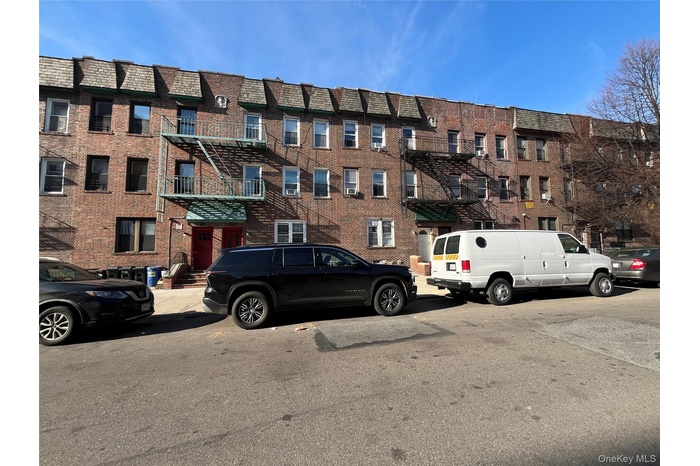 View of apartment building / complex