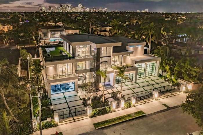 LAS OLAS ISLES! HISTORIC NEIGHBORHOOD OF IDLWYLD!