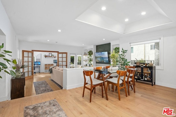 Dining overlooking Step-Down L