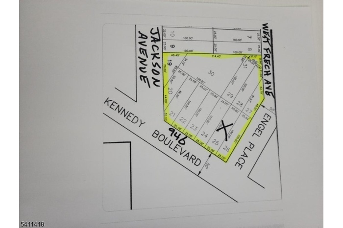 POSSIBLE 4 BUILDING LOTS!