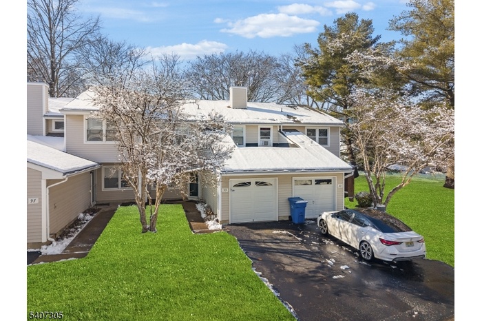 ** 99 Woodmere Dr **