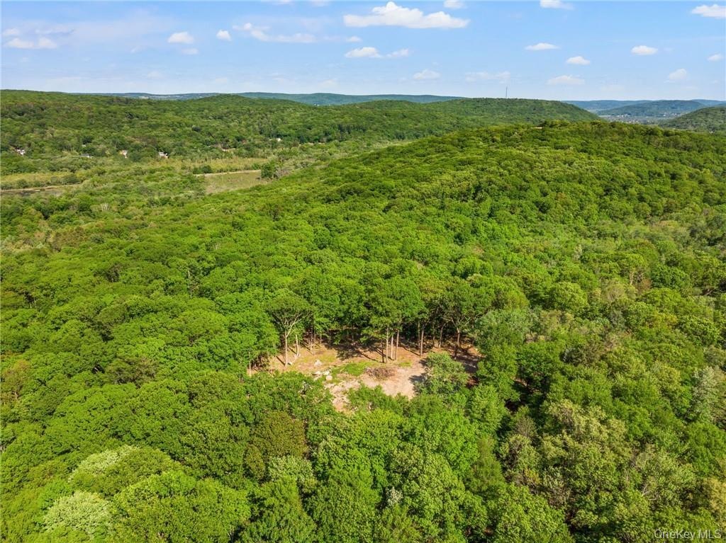 A true Hudson Valley retreat, offering a peaceful country setting while conveniently located near the quaint Village of Pawling and its charming shops