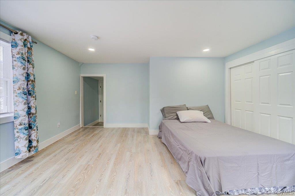 Second upstairs bedroom